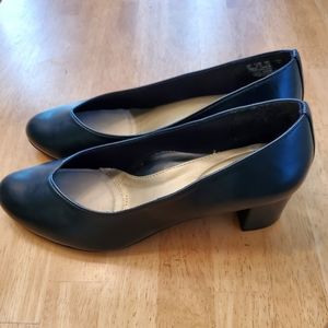 Soft style by hushpuppies slip on heel navy 9.5